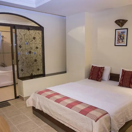 Caroline Hotel